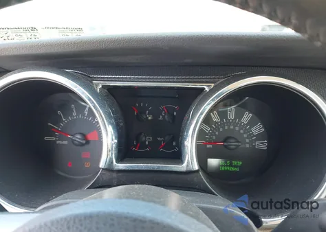 2008 Ford Mustang V6 Deluxe/V6 Premium z USA, uszkodzony, nr VIN 1ZVHT80N685151196